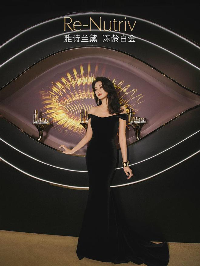 叙事：和代言人一起重新定义年轻九游会网址是多少雅诗兰黛的明星(图8)