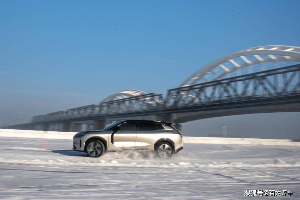冰雪试炼：东北寒冬续航无忧性能操控双！j9九游会俱乐部登录入口领克EM-P(图4)